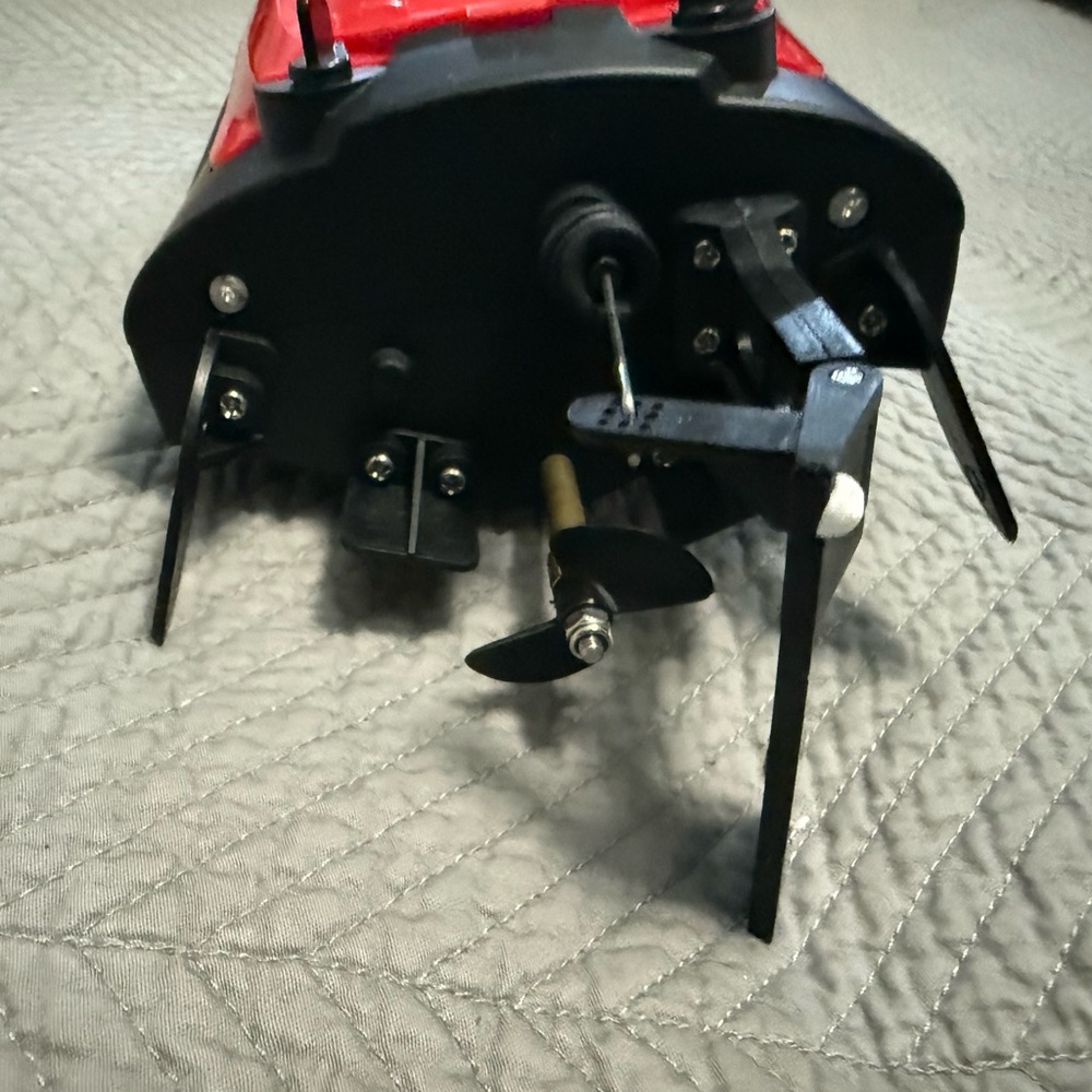 Streamer Remote Control High Speed Boat - Picture 6 of 11